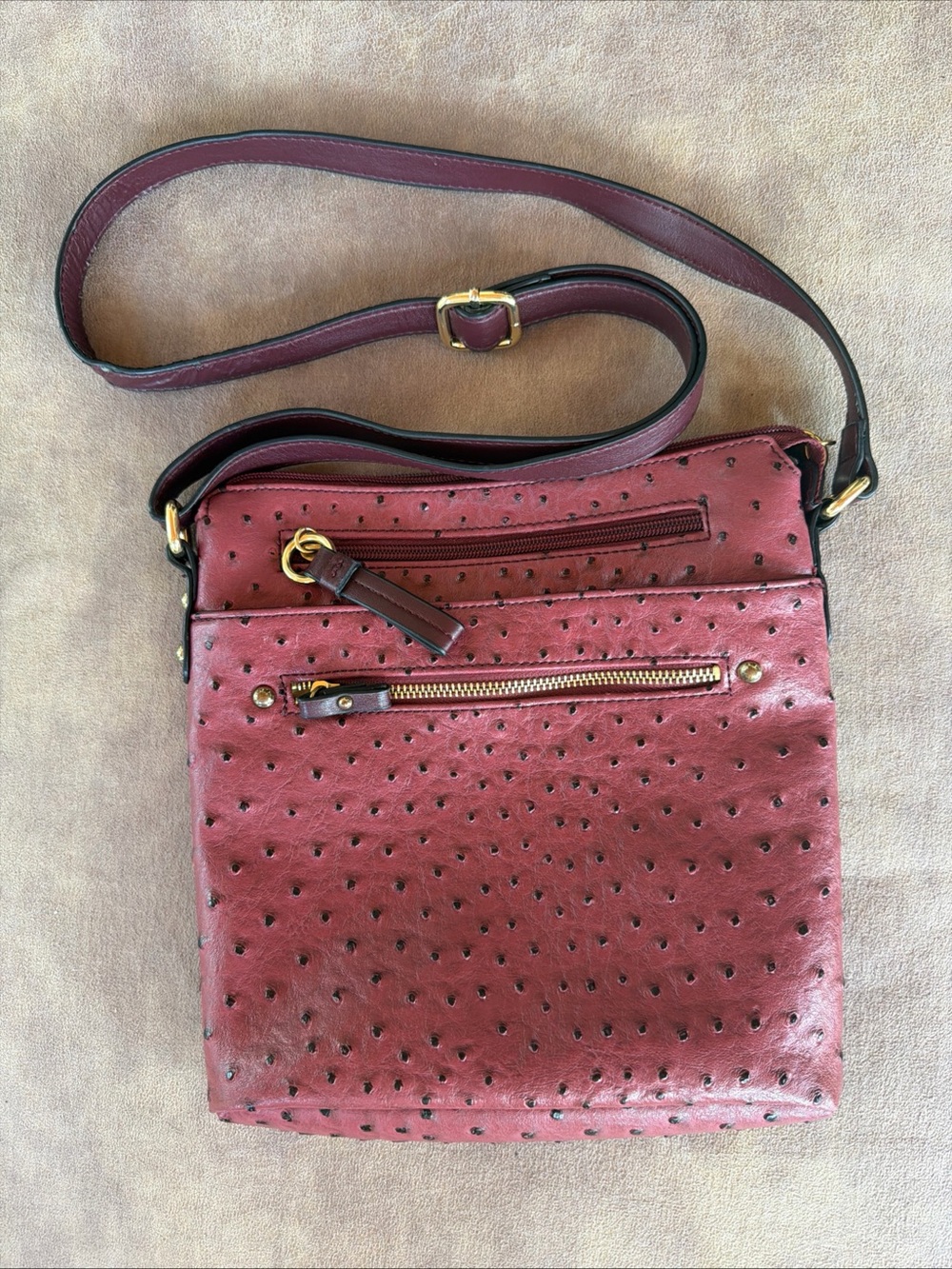 Giani Bernini Burgundy Textured Crossbody Bag with Gold Hardware